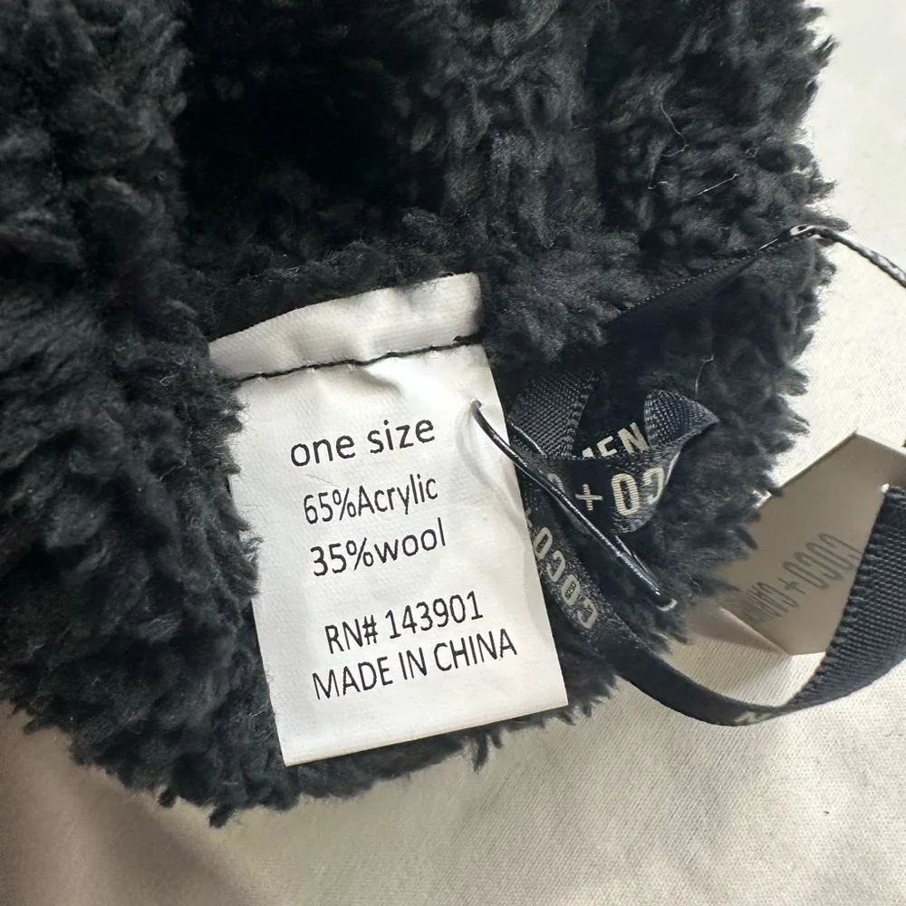 Coco + Carmen Ladies Winter Mittens. NWT